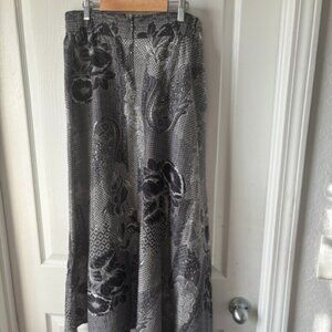Romantic Vintage 1980's Black and White Silk Skirt with Pockets